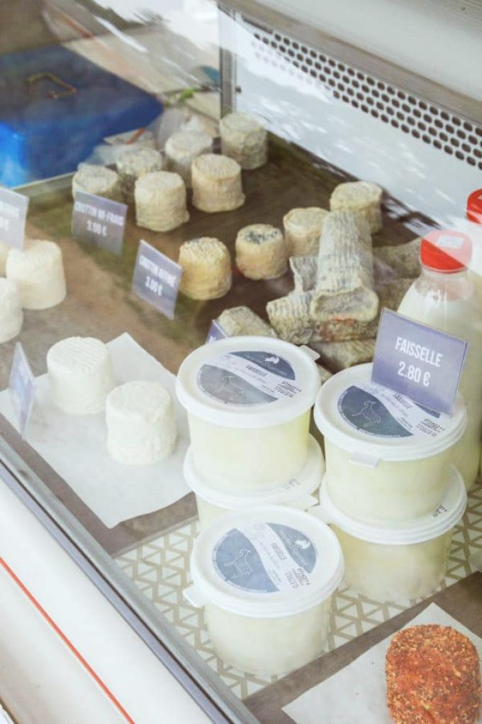 Pampilles et Cabrioles - étal de fromages et faisselles bio