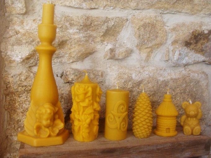 Production de bougies en cire d'abeille