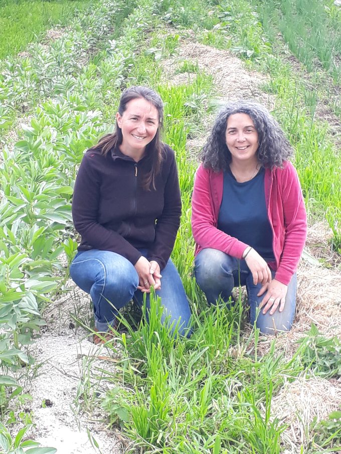 Ferme de l'Allée Couverte - Elen et Marie en plein champ