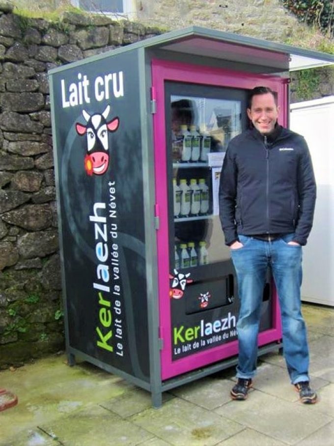 Le distributeur de lait cru