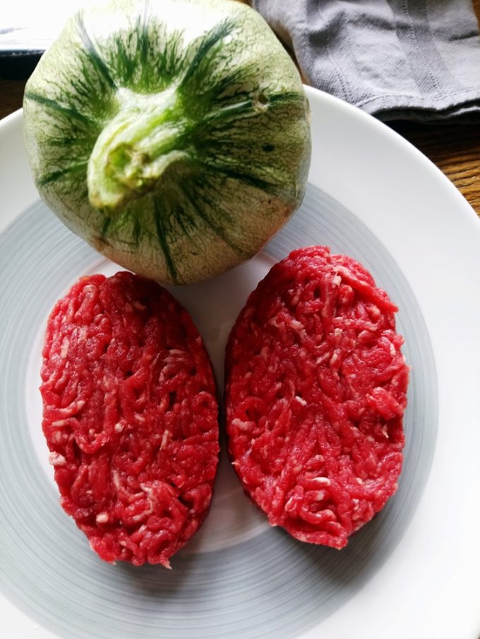 Viandes de boeuf et légumes produits sur l'île