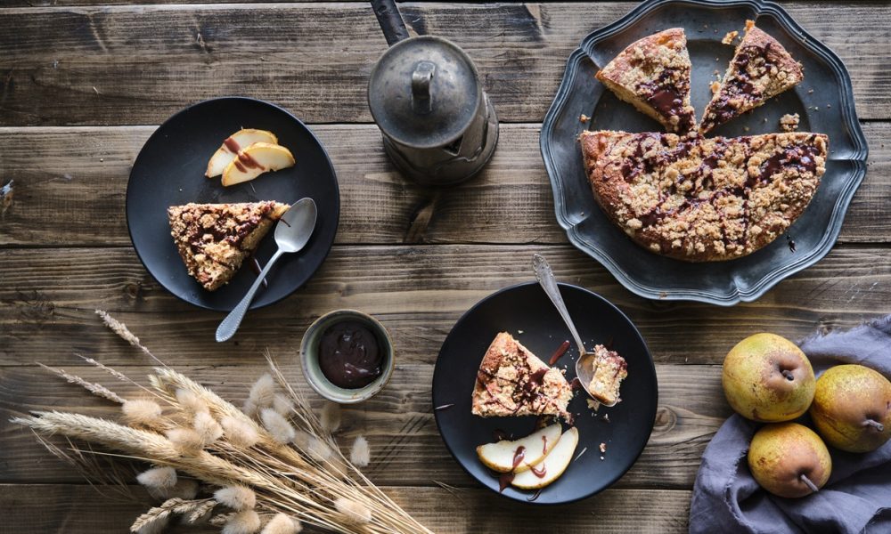 Recette de gâteau à la poire (avec une touche de chocolat)