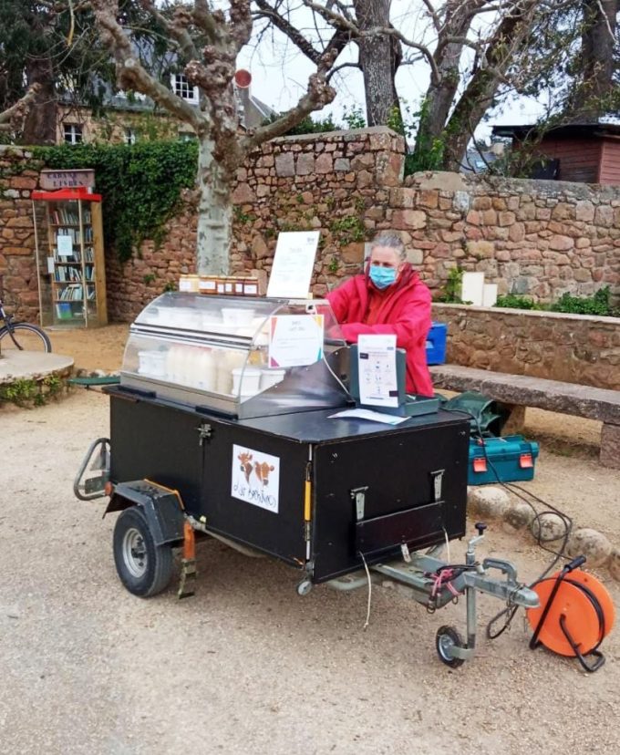 Lait Bréhatines - étal de marché