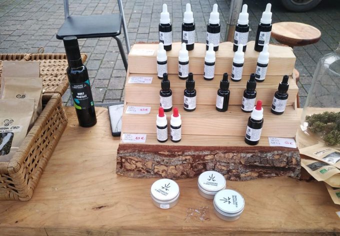 Microbiopunk la Ferme de Kerforn - étal sur un marché