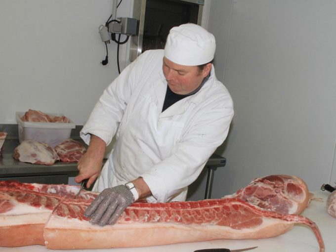 Paul Kéroué prépare lui même ses produits