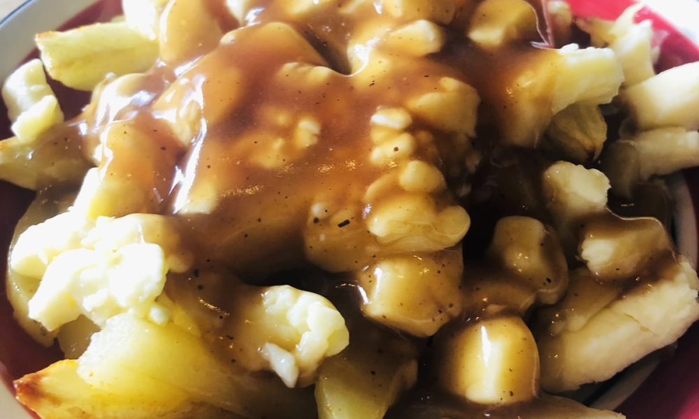 Recette de poutine, avec fromage local et sauce maison
