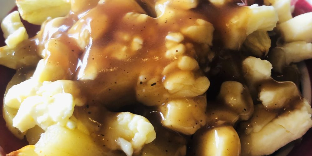 Recette de poutine, avec fromage local et sauce maison