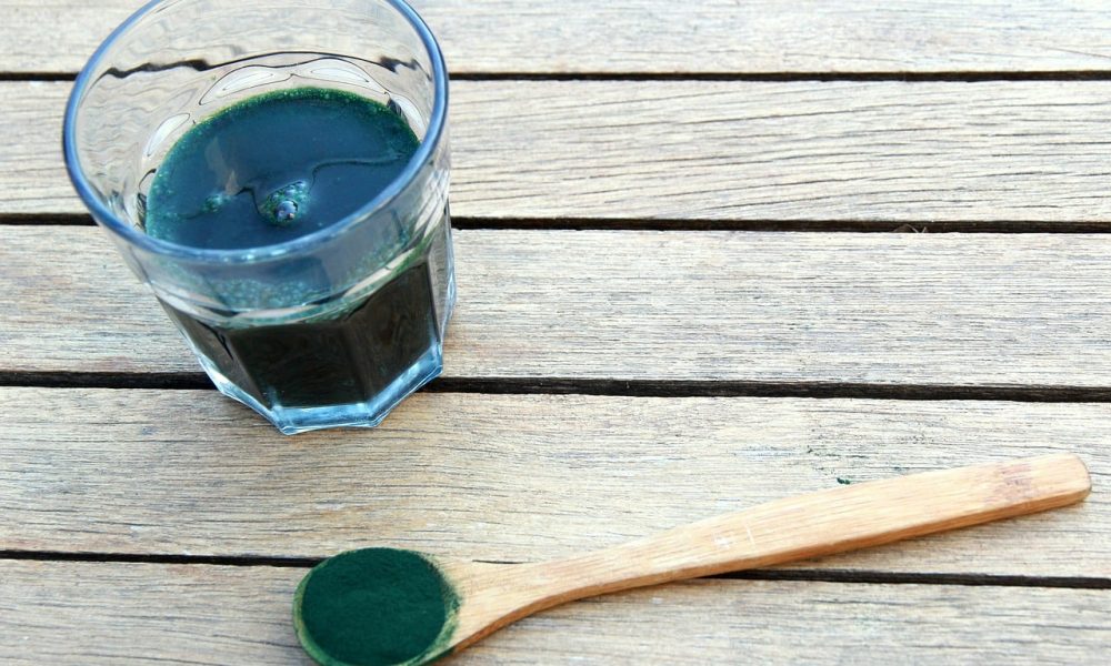 Spiruline : qu&rsquo;est ce que c&rsquo;est et quels bienfaits ? [GUIDE]