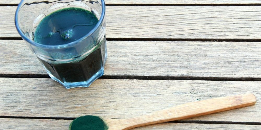 Spiruline : qu&rsquo;est ce que c&rsquo;est et quels bienfaits ? [GUIDE]