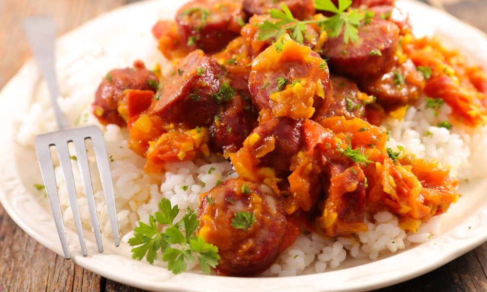 Rougail saucisse : une recette facile et rapide venue des îles