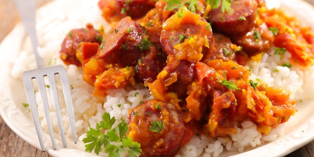 Rougail saucisse : une recette facile et rapide venue des îles