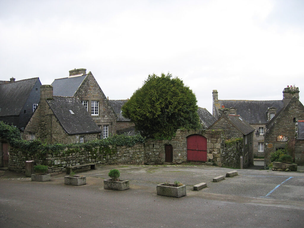 La Bretagne commune par commune : nos villes et nos villages ont aussi une identité La Bretagne commune par commune : nos villes et nos villages ont aussi une identité